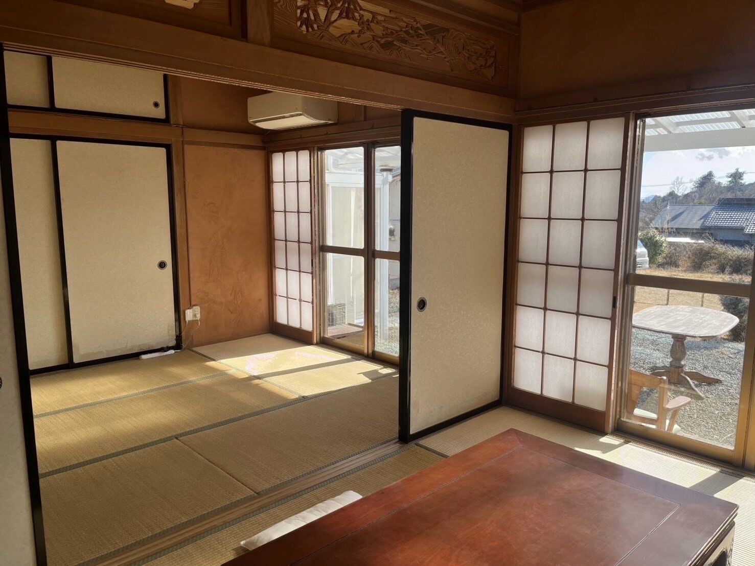 障子から光が差し込むHakuの畳の和室